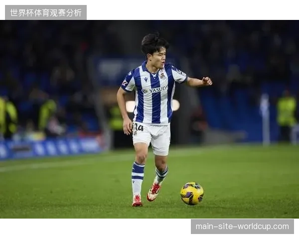 板仓滉将利用久保建英高质量的角球传中，成为日本队在定位球战术中的主要空霸